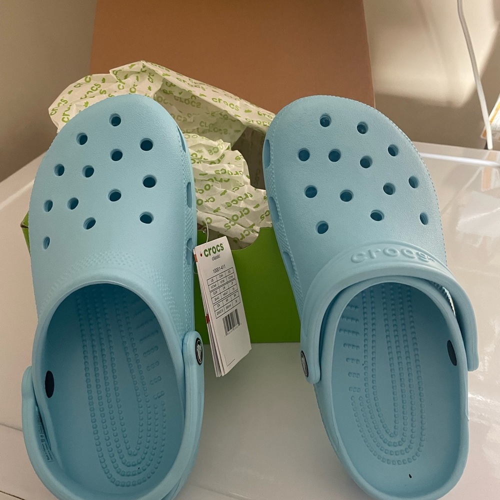 Crocs - Women’s Size 9